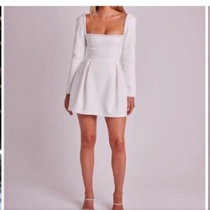 Chic White Mini Dress with Long Sleeves